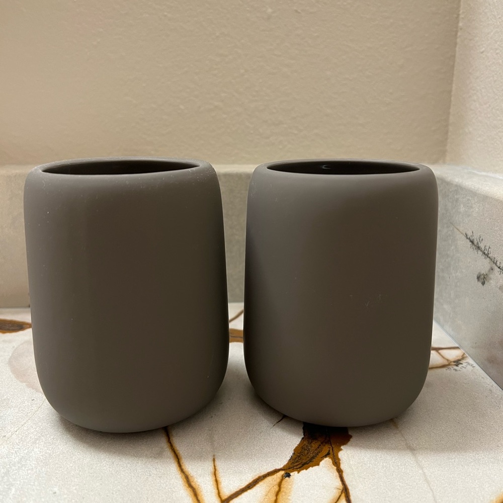 Toothbrush holder - Picture 2 of 2